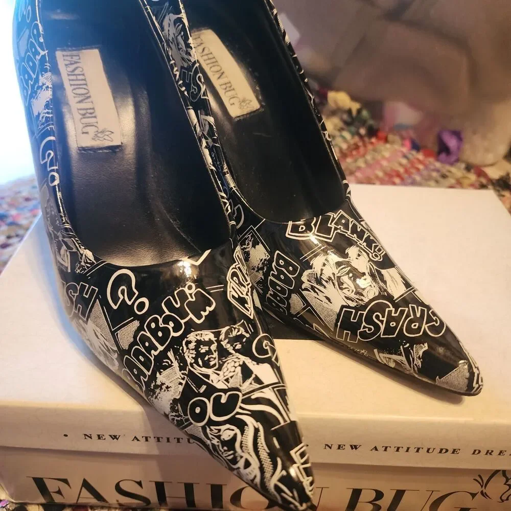 Fashion Bug Comic Book Black & White 